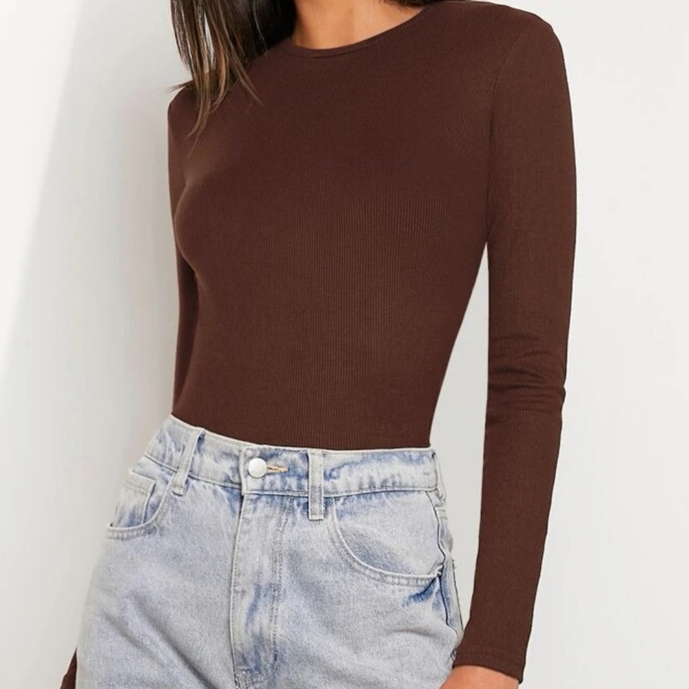 Solid Form Fitted Long Sleeve Tee